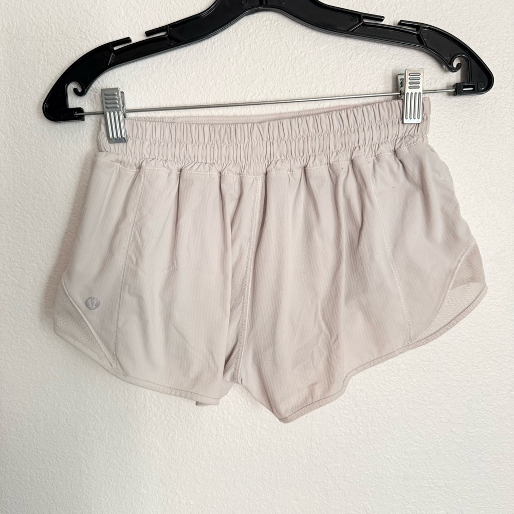 Lululemon Hotty Hot Short II *2.5" White Women’s Size 4 - Picture 2 of 5